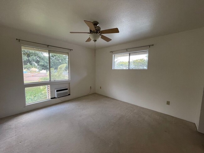 Building Photo - Parkglen at Waikele upstairs corner/end unit
