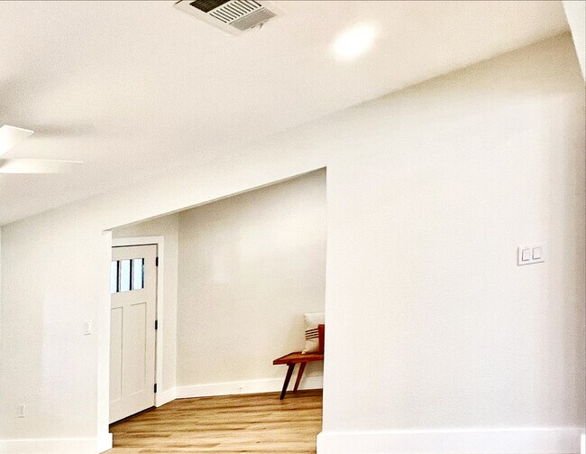 Building Photo - 513 Santa Clara Rd