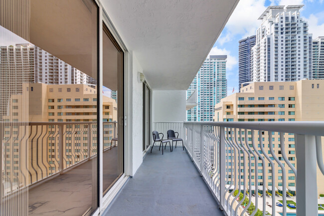 Building Photo - 1200 Brickell Bay Dr