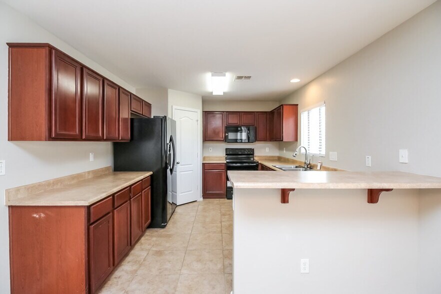 Building Photo - 39245 N Cali Cir