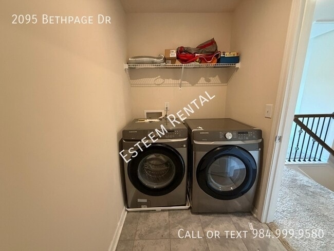 Building Photo - 2095 Bethpage Dr