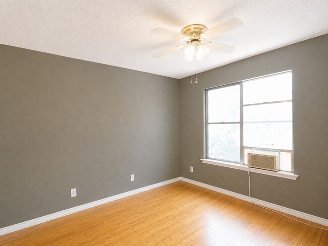 Building Photo - Great Home in South Austin - 78745 that backs to greenbelt