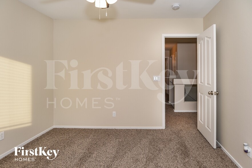 Building Photo - 10211 S Eden Falls Ln