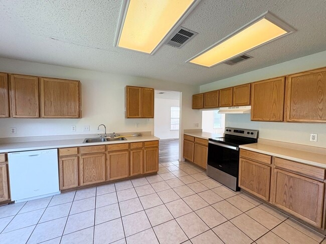 Building Photo - 8332 Montoya Cir