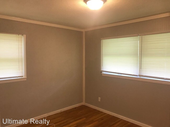Building Photo - 3 br, 1 bath House - 419 Macdougall Dr.
