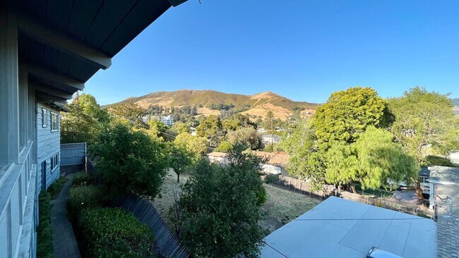 Building Photo - "The Rock" - 6 Bedroom House by Cal Poly