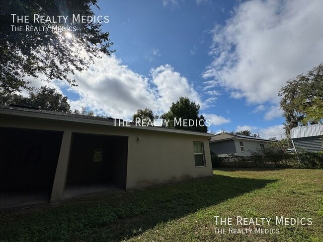 Building Photo - 708 Bon Air St