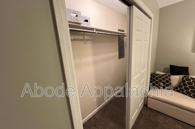 Building Photo - 124 Melvina Dr
