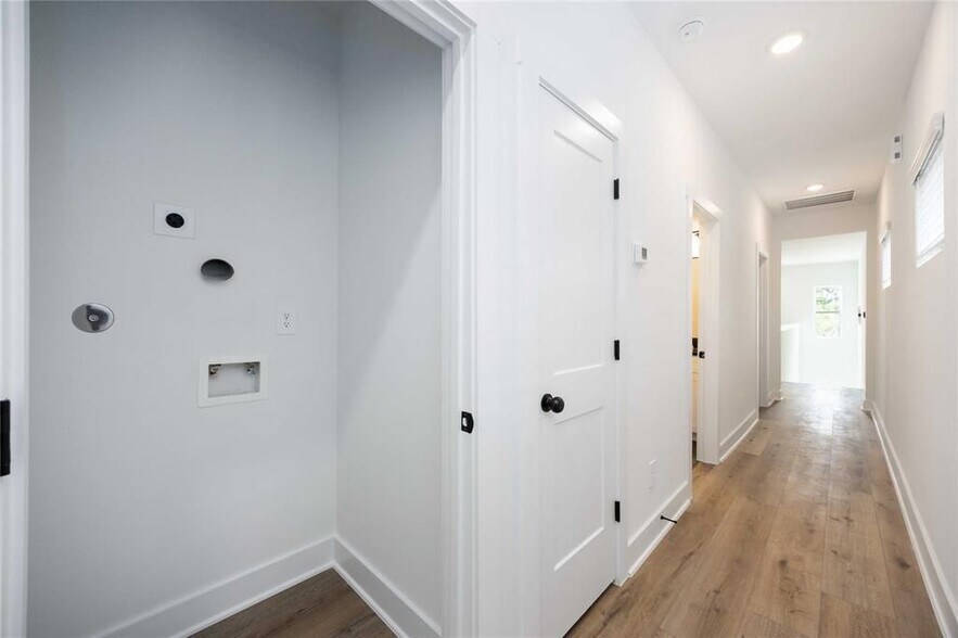 Building Photo - 8019 Cora St