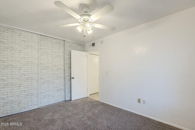 Building Photo - 16 W Loma Vista Dr