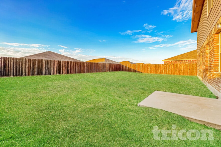 Building Photo - 2905 Englenook Dr