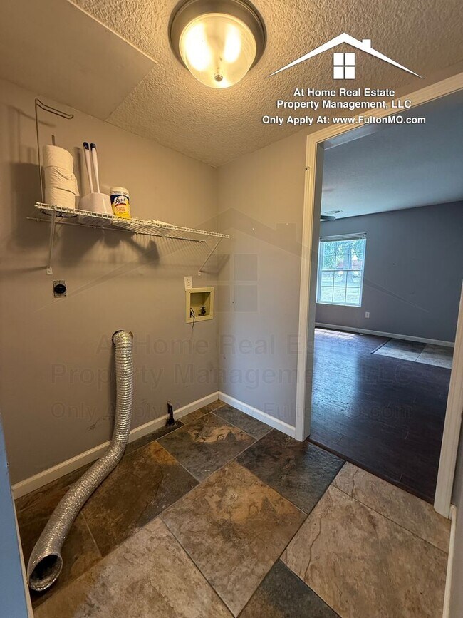 Building Photo - 537 Collier Ln