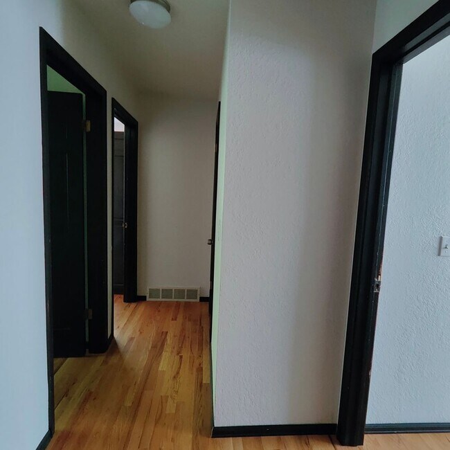 Building Photo - 3BR/2.5BA Townhome for Rent