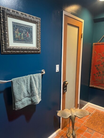 Building Photo - 2366 Nichols Canyon Rd