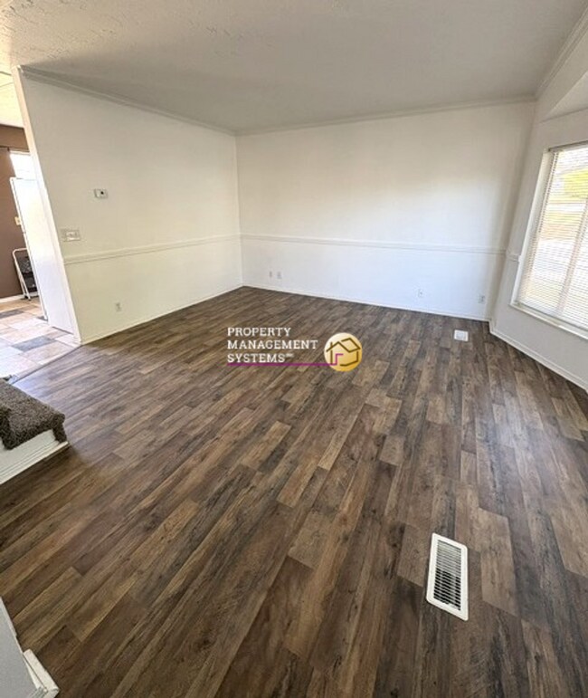 Building Photo - 3 Bedroom Home in Kearns