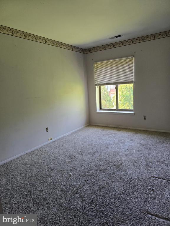 Building Photo - 115 Charlotte Way