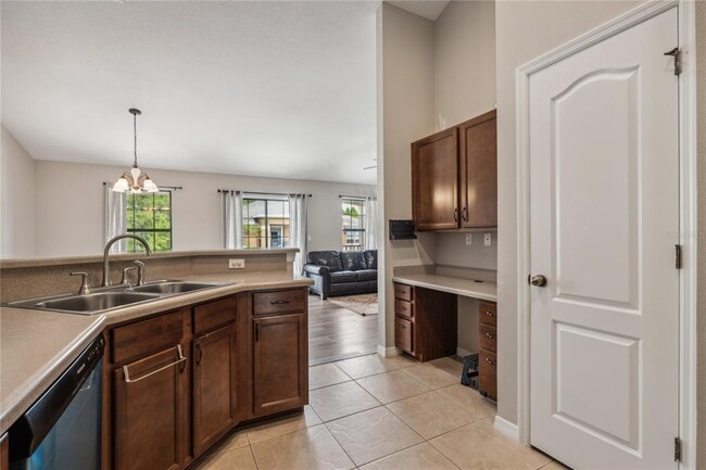 Building Photo - 5534 Kinglethill Dr