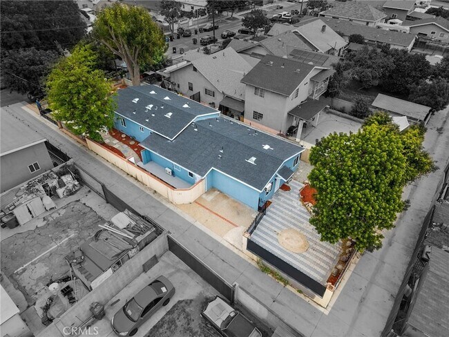 Building Photo - 1516 E Young St