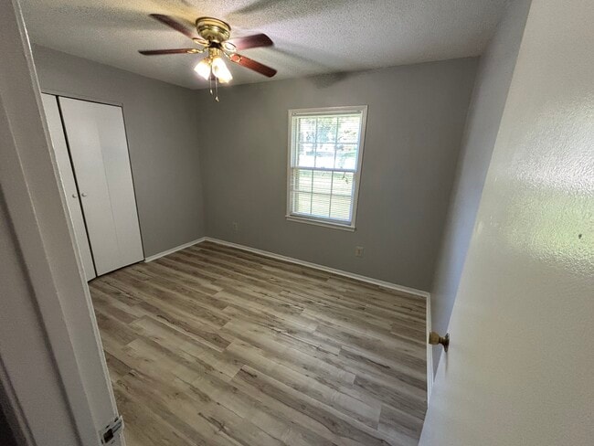 Building Photo - 807 Miriam Ave