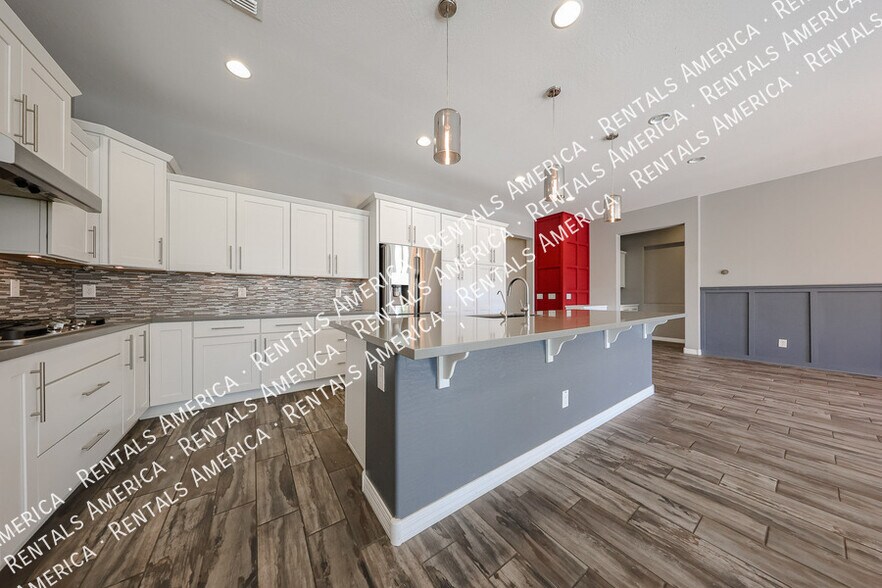 Building Photo - 5833 S Wilson Way