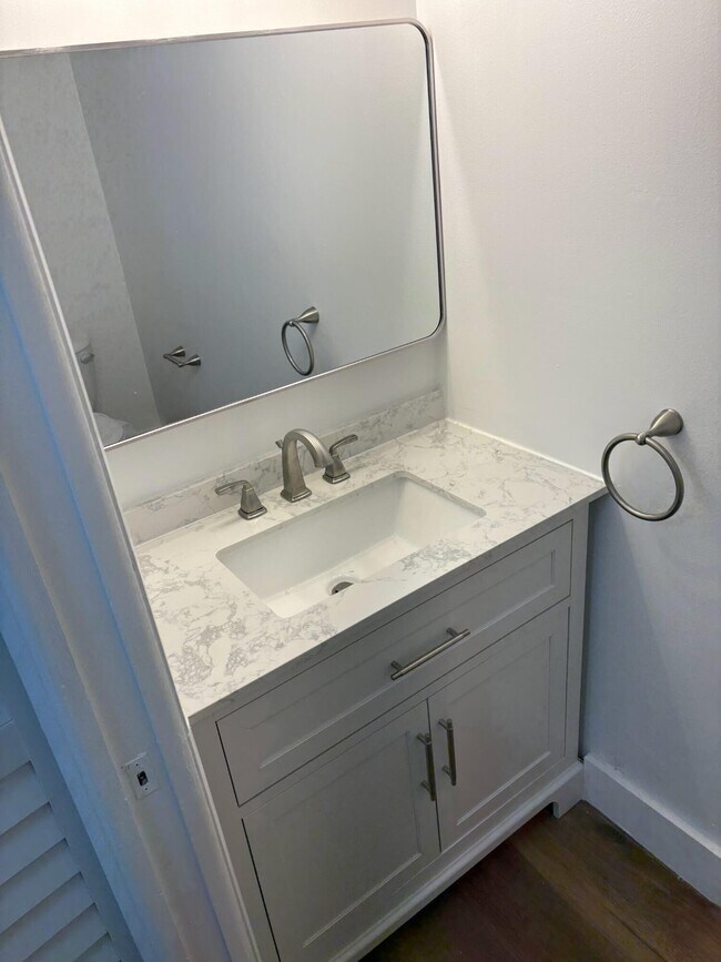 Building Photo - 1302 Nebraska Ave