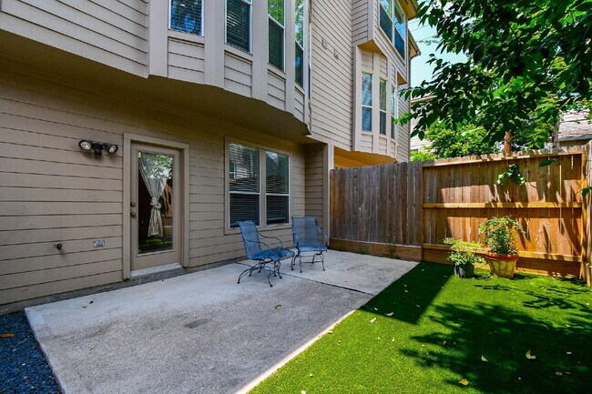 Building Photo - Furnished Montrose rental close to everyth...