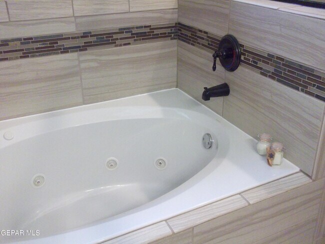 Building Photo - 7836 Enchanted View Dr