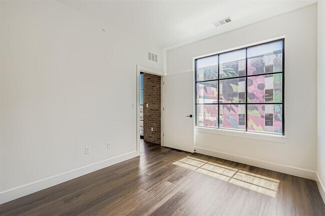 Building Photo - 4315 S Congress Ave