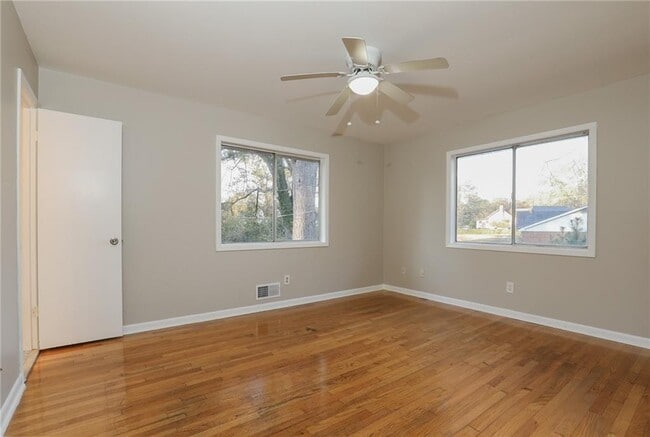 Building Photo - 507 Menefee St