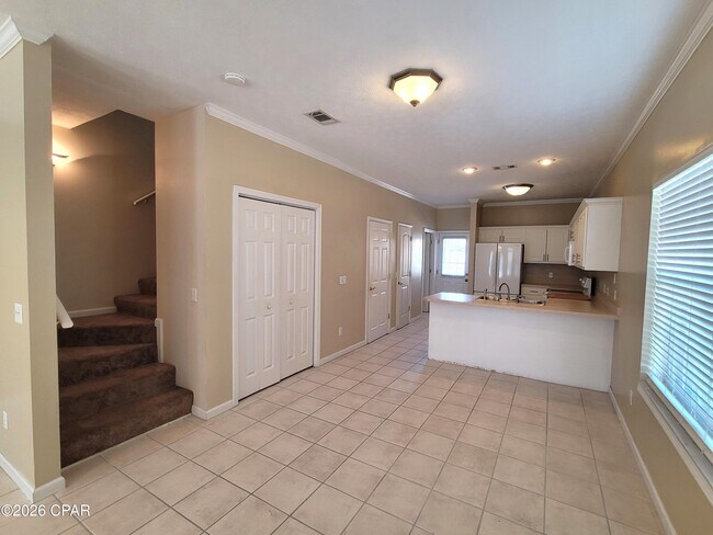 Building Photo - 4008 Crescent Dr