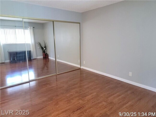 Building Photo - Inviting 2-Bedroom Condo with Pool, Spa & ...