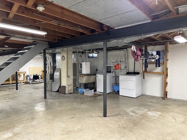 Building Photo - 3712 Pinecrest Rd