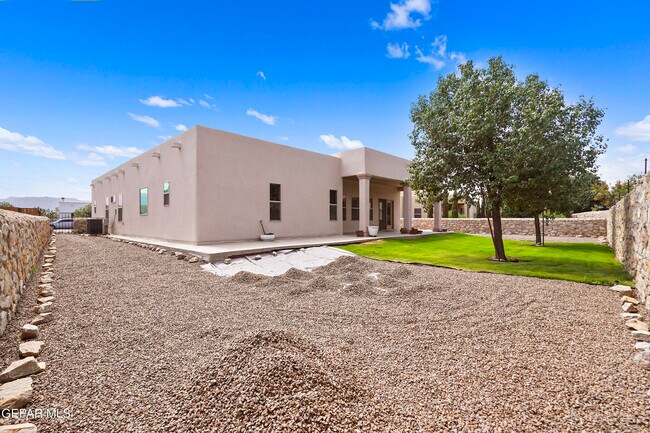 Building Photo - 5729 Valley Oak Dr