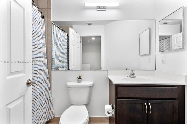 Building Photo - 6285 SW 47th Manor
