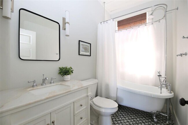 Building Photo - 1409 21st St