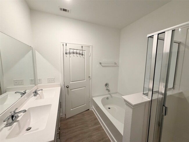 Building Photo - 1348 Bright Hl Dr