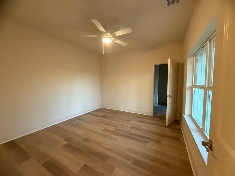 Building Photo - 104 Kirkland St