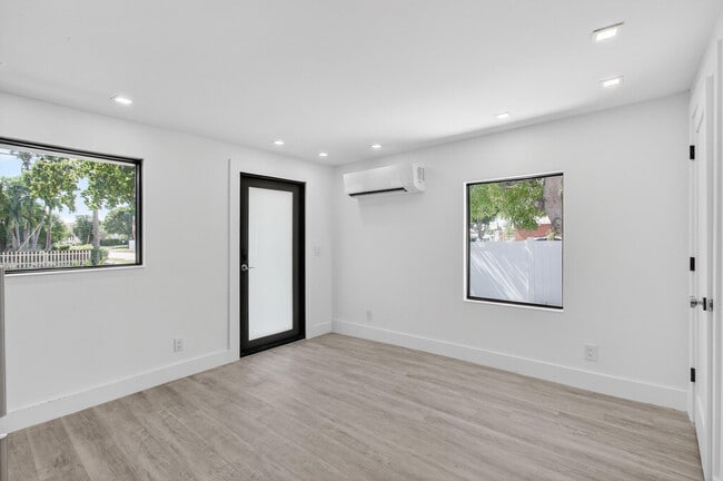 Building Photo - 515 NW 1st St