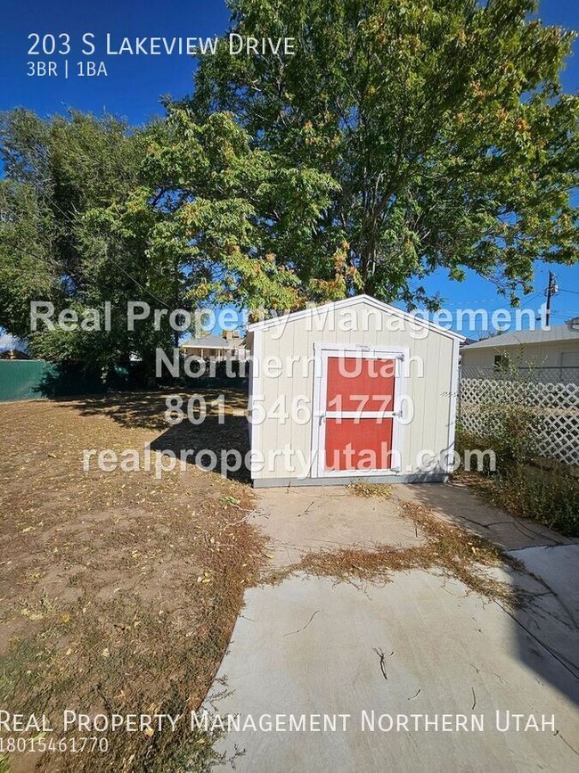 Building Photo - Darling 3 Bedroom Home in Clearfield