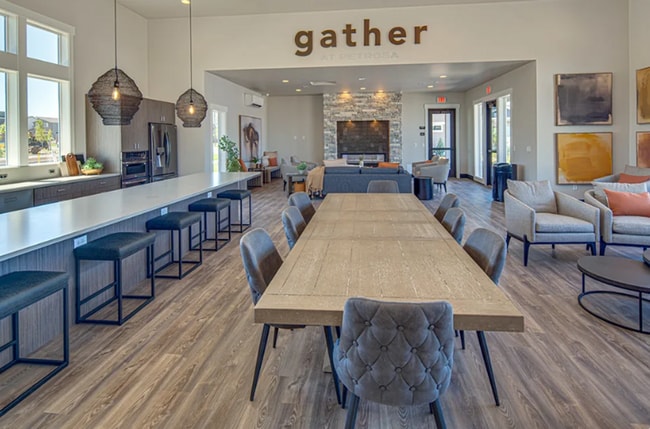 Building Photo - Beautiful 3 Bed/2.5 Bath Townhome - Community Pool and Fitness Center!