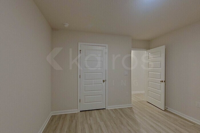 Building Photo - 312 Monarch Ln