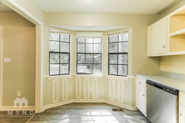 Building Photo - 2708 Laburnum Dr