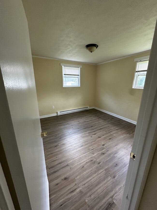 Building Photo - 2183 Edgewood Dr