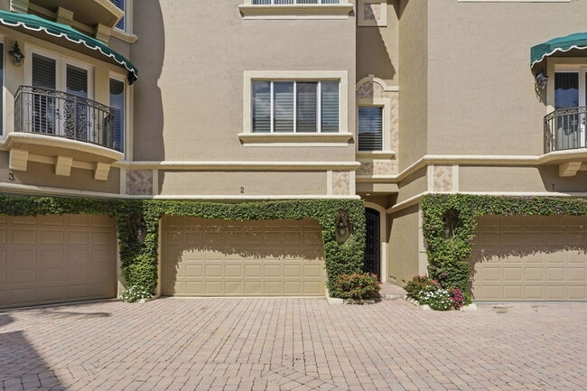 Building Photo - 921 Osceola Dr