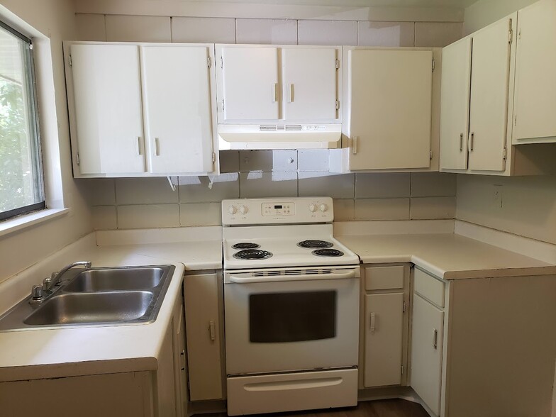 Building Photo - 203 Luther Dr