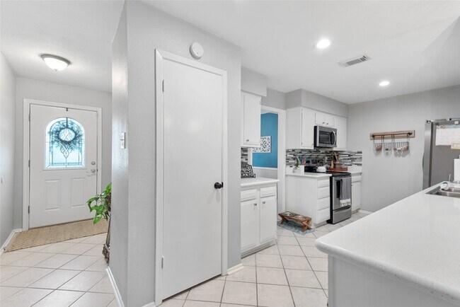 Building Photo - 105 Sweetgum Dr