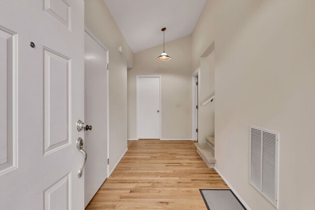 Building Photo - Spacious 3BR Home w/ Large Fenced Yard in Prime Woodinville Location