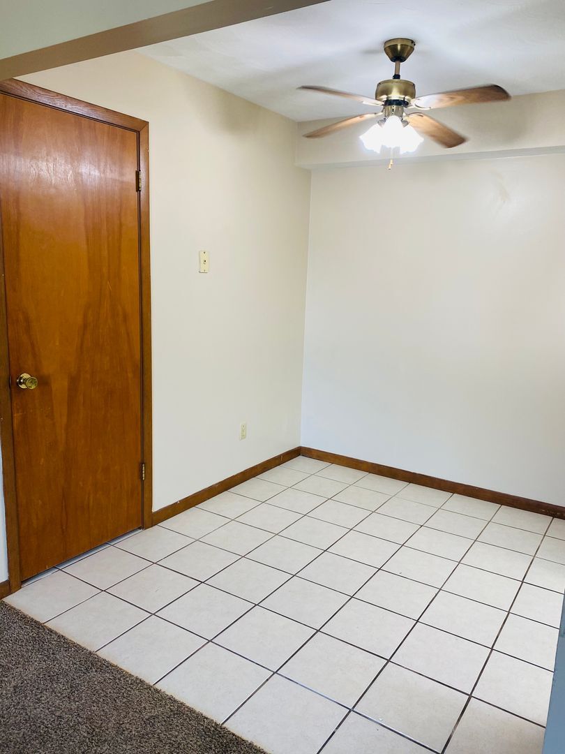 Building Photo - 805 Mitchell Ave