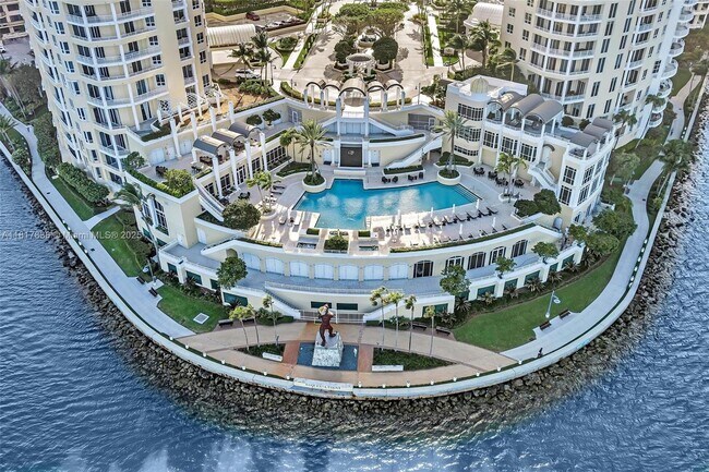Building Photo - 848 Brickell Key Dr