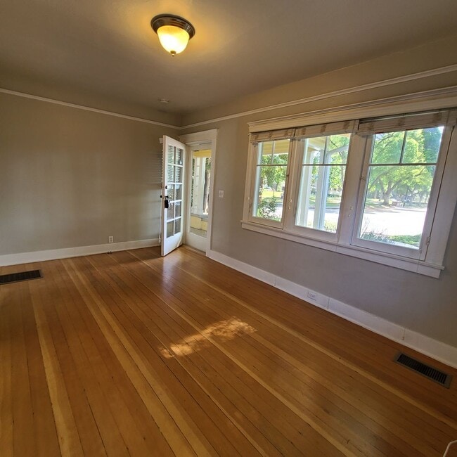 Building Photo - Diamond Duplex